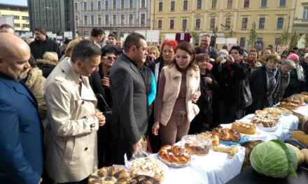 TAKMIČENJE ZA NAJBOLJI SLAVSKI KOLAČ NA SAJMU STVARALAŠTVA SEOSKIH ŽENA