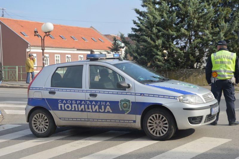 DVE SAOBRAĆAJNE NEZGODE-JEDNO LICE ZADOBILO TEŠKE POVREDE