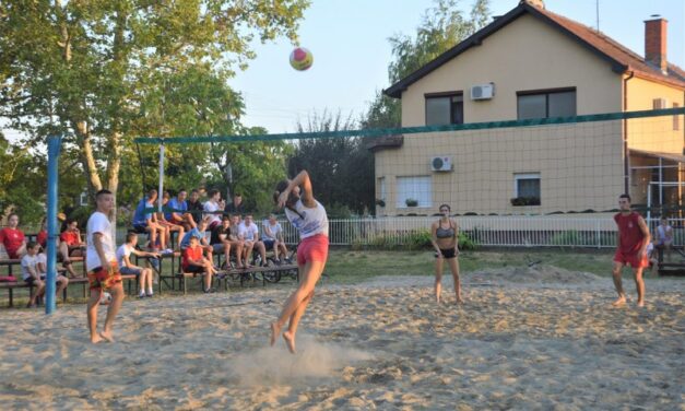 POČEO TURNIR U ODBOJCI NA PESKU POD SLOGANOM „JA VOLIM KLEK“