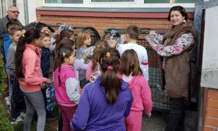 Stigli kontejneri za PET ambalažu u osnovnu školu u Botošu!