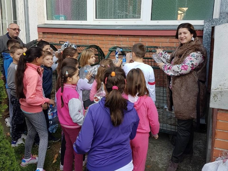 Stigli kontejneri za PET ambalažu u osnovnu školu u Botošu!