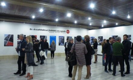 Sinoć je u Kulturnom centru Zrenjanina otvorena izložba:“GRAD U ARHITEKTURI/ARHITEKTURA U GRADU – 18/17 – BEČEKEREK/PETROVGRAD/ZRENjANIN“