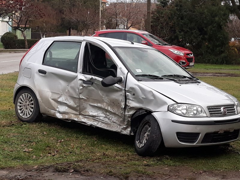 Četiri saobraćajne nezgode – jedna osoba teže povređena