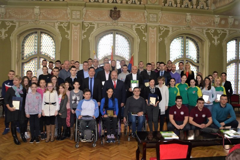 Sportski savez grada Zrenjanina dodelio nagrade najboljim sportistima i sportskim radnicima