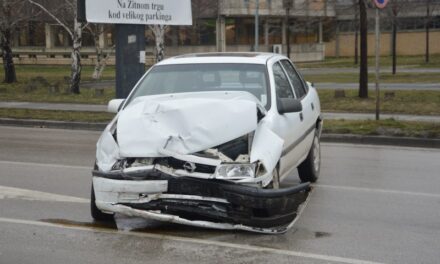 Pet saobraćajnih nezgoda proteklog vikenda – jedna osoba teže povređena