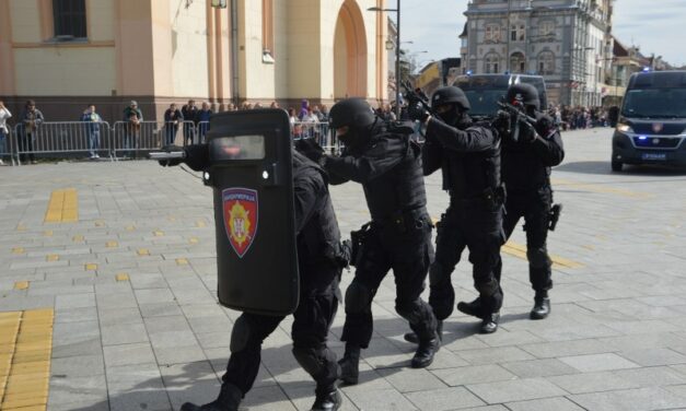 Prezentacija vozila, opreme i predstavljanje policije u Zrenjaninu