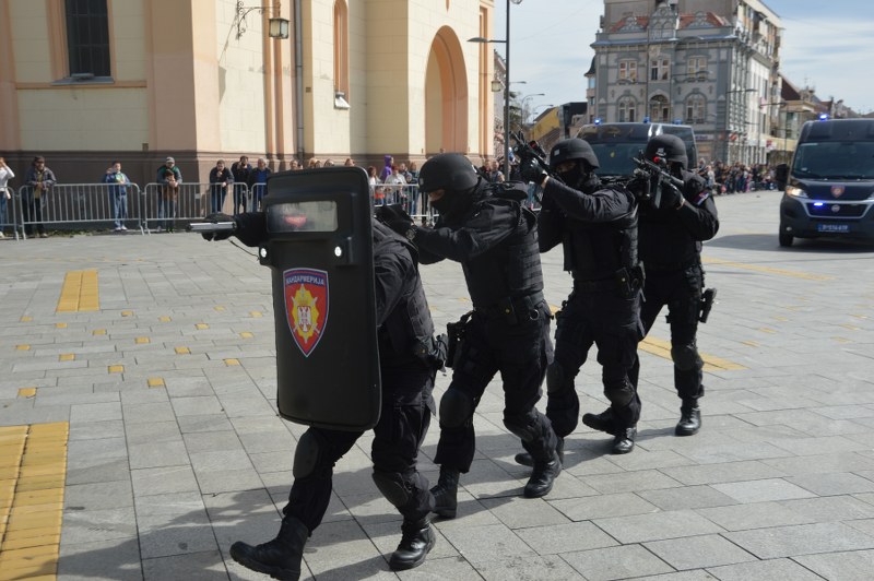 Prezentacija vozila, opreme i predstavljanje policije u Zrenjaninu