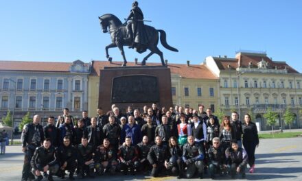 Članovi moto kluba Noćni vukovi iz Ruske Federacije posetili Zrenjanin (FOTO)