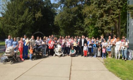 GRAD POKLONIO 60 AUTO SEDIŠTA ZA BEBE (FOTO)