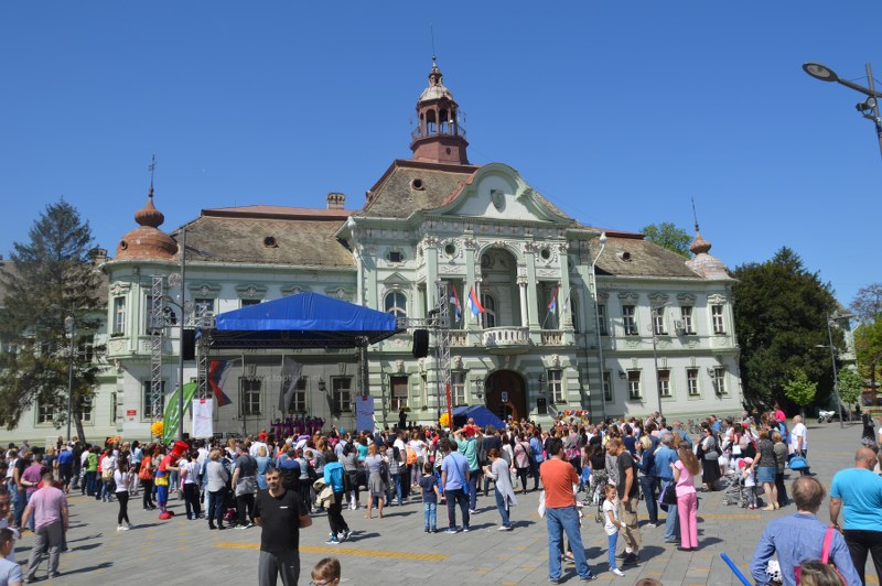 DEČJA MANIFESTACIJA „BUĐENJE PROLEĆA“ SUTRA U CENTRU ZRENJANINA