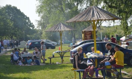 Pogledajte kako su Zrenjaninci  proveli prvomajske praznike na izletištu Motel Šumica i Tisa