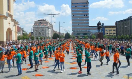 Najlepša slika iz centra Zrenjanina- ples maturanata (FOTO)