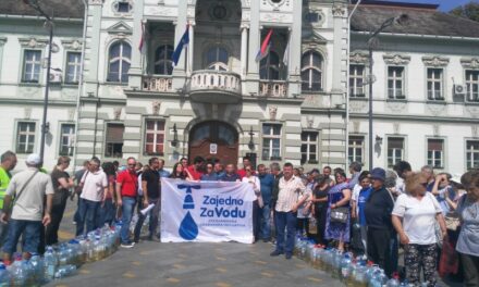 Protest Građanske inicijative „Zajedno za vodu“ u centru Zrenjanina