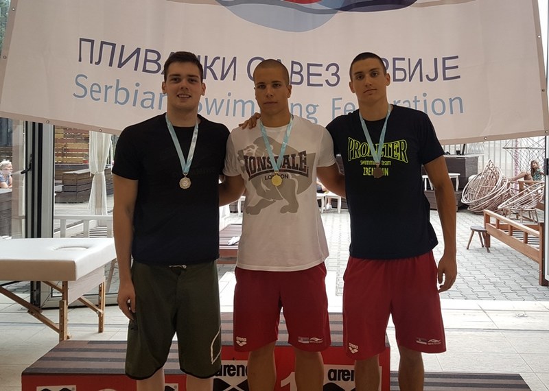 Plivači Proletera osvojili 14 medalja na Prvenstvu Srbije za juniore i apsolutno u Kragujevcu