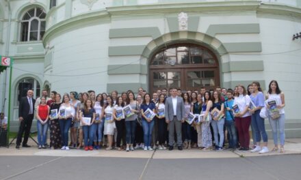 DODELJENE VUKOVE DIPLOME NAJBOLJIM UČENICIMA