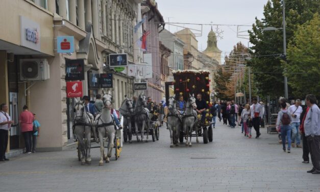 Pozivari na fijakerima uz tamburaše pozvali građane na 33. „Dane piva“