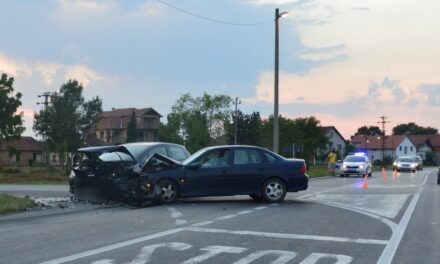 Dve saobraćajne nezgode zbog prolaska kroz raskrsnicu na znak crveno svetlo i nepropisnog preticanja