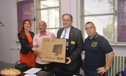 Rotary klub Zrenjanin donirao četiri kompjutera  OŠ „Jovan Jovanović Zmaj“