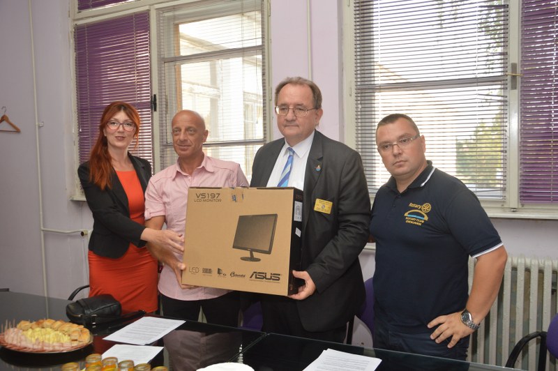 Rotary klub Zrenjanin donirao četiri kompjutera  OŠ „Jovan Jovanović Zmaj“