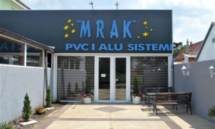 PRODAJNI SALON „MRAK ROLETNE“ POKLANJA PVC VRATA