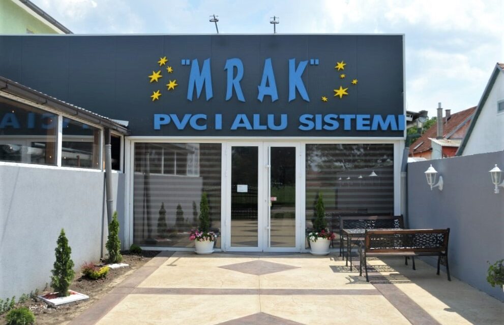 PRODAJNI SALON „MRAK ROLETNE“ POKLANJA PVC VRATA