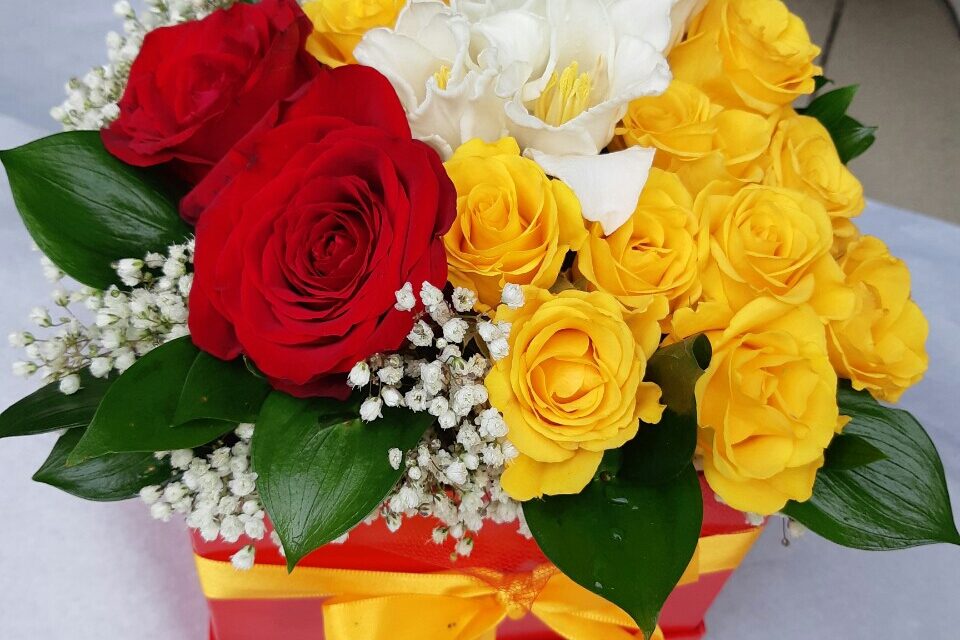 Cvetni aranžmani i dekorativne korpe prikladan poklon za slavu „Svetog Jovana“ (FOTO)