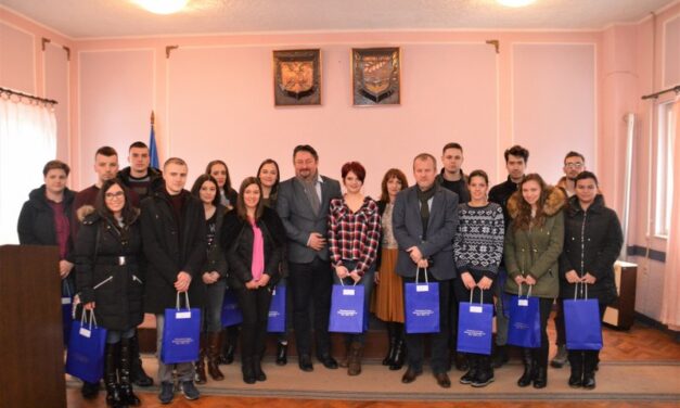 NAGRAĐENI NAJBOLJI STUDENTI OPŠTINE SEČANJ