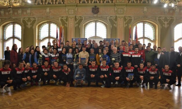 NAGRAĐENI NAJBOLJI SPORTISTI GRADA ZRENJANINA (FOTO)