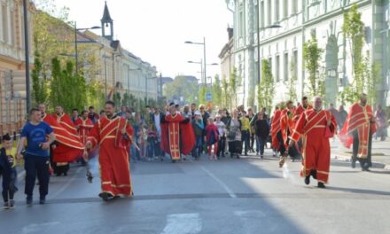 Obeležena Vrbica u Zrenjaninu u prisustvu velikog broja dece i građana (FOTO)