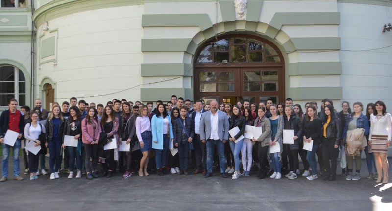 Studenti i đaci potpisali ugovore o stipendiranju