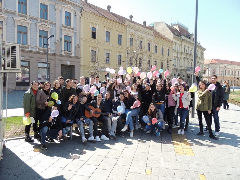 ĐACI MUZIČKE ŠKOLE DANAS NASTUPAJU  U CENTRU GRADA