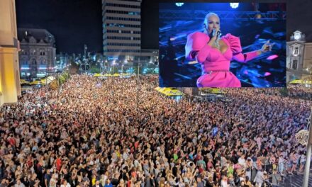 LEPA BRENA KONCERTOM U ZRENJANINU ODUŠEVILA PUBLIKU (FOTO)