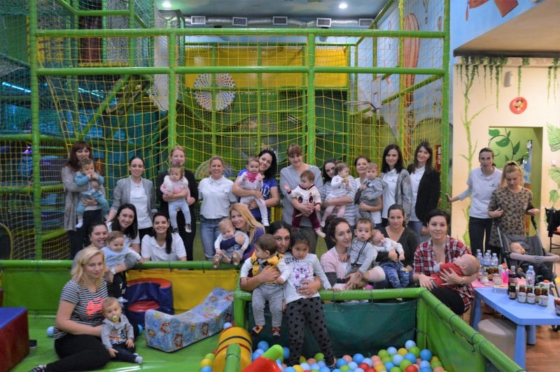Kompanija Drekslmajer organizovala druženje mama sa bebama (FOTO)