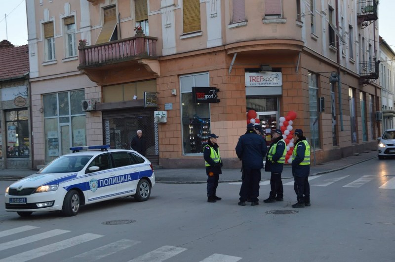 Saobraćajna nezgoda zbog nepropuštanja pešaka na obeleženom pešačkom prelazu