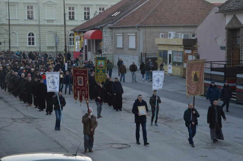 U Zrenjaninu održana litija i moleban u znak podrške srpskom narodu u Crnoj Gori (FOTO)