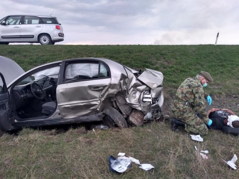 Vojnici spasili život povređenom u saobraćajnoj nesreći na putu Zrenjanin-Kikinda