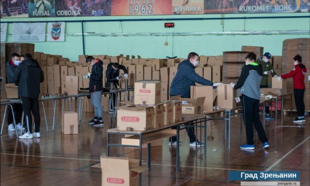 U TOKU PAKOVANJE 15.000 PAKETA POMOĆI ZA PENZIONERE