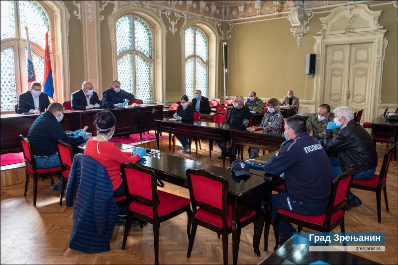 Gradonačelnik Zrenjanina Čedomir Janjić i njegovi saradnici danas su izašli iz kućne izolacije