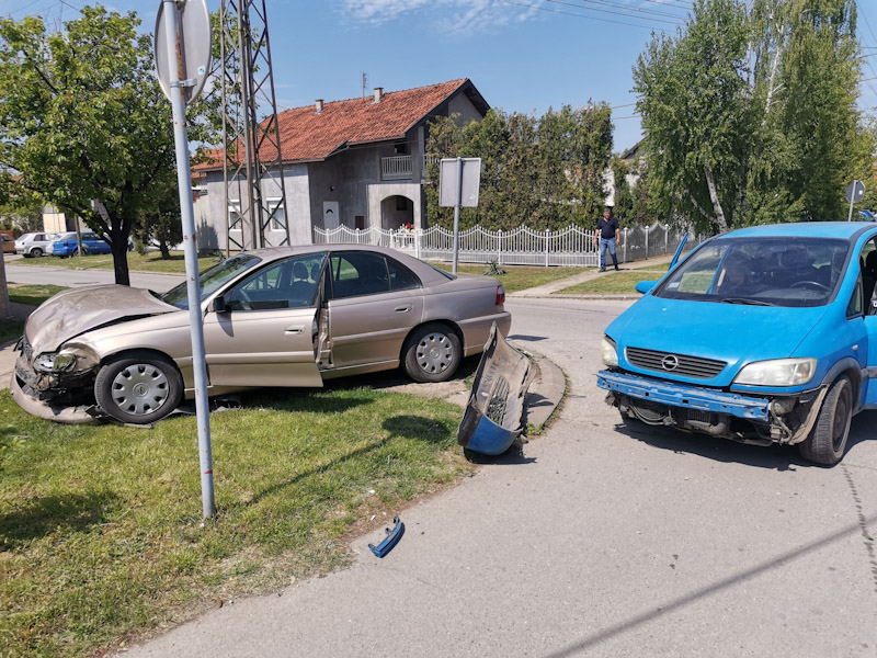 SAOBRAĆAJNA NEZGODA NA ZELENOM POLJU