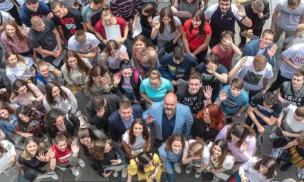 Stipendije za 85 srednjoškolaca i 97 studenata -Grad izdvojio 12,4 miliona