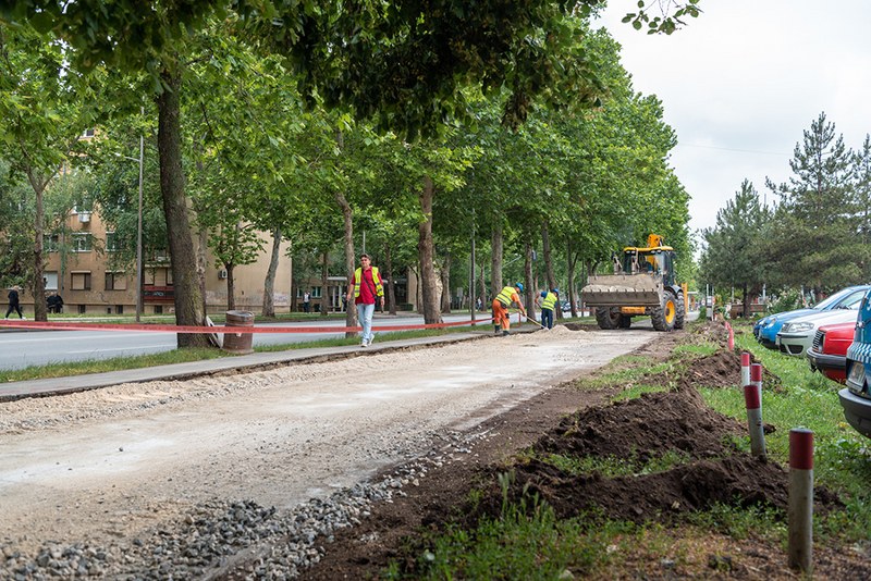 Rekonstrukcija trotoara na Bulevaru Veljka Vlahovića