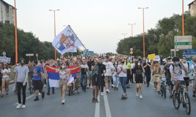 Demonstranti pozvali Zrenjanince da izađu napolje(FOTO)