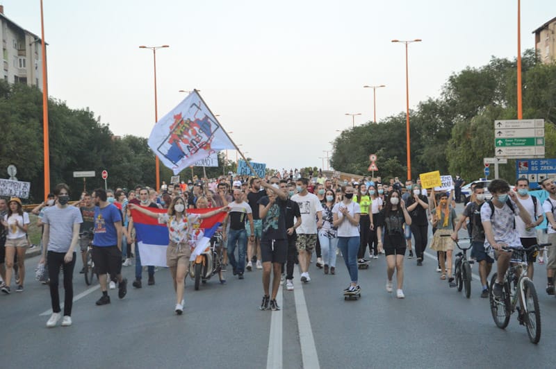 Demonstranti pozvali Zrenjanince da izađu napolje(FOTO)