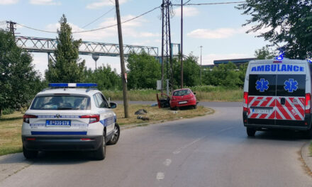 4 saobraćajne nezgode – jedna osoba teže povređena i pet lakše