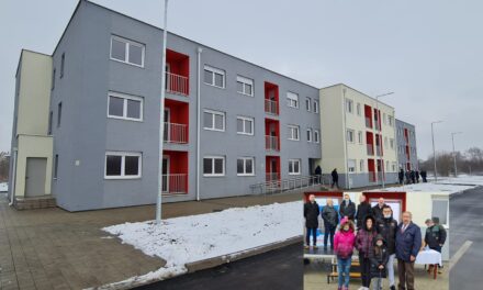 Krov nad glavom za 40 porodica- Uručeni ključevi stanova izbeglicama u Zrenjaninu (FOTO)
