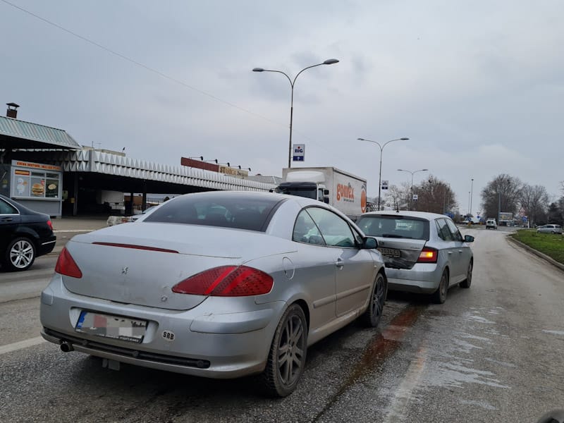 Osam saobraćajnih nezgoda – 4 osobe lakše povređene- iz saobraćaja isključeno 6 vozača