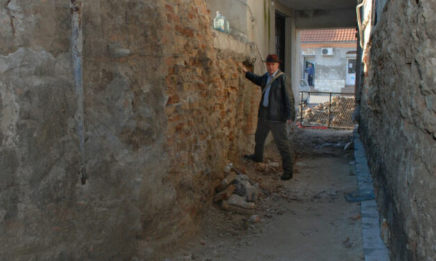 Prilikom kopanja oko Ruske crkve pronađen zid debljine 2 metra