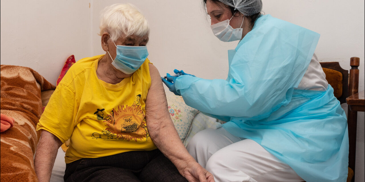 Počela vakcinacija nepokretnih lica u kućnim uslovima