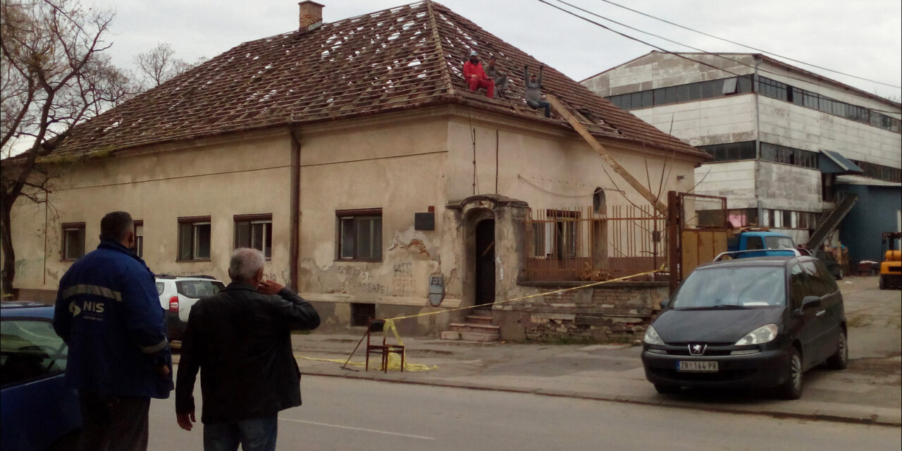 Ruši se upravna zgrada nekadašnjih preduzeća “Centroduvan” i “OKRIM”