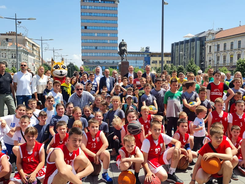 Malom sajmu sporta u centru Zrenjanina prisustvovao veliki broj sportista (FOTO)